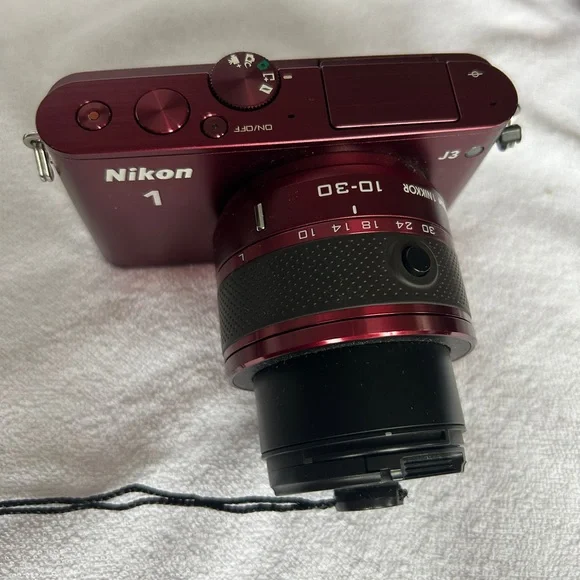 Nikon J3 maroon camera with additional lens - Picture 3 of 9